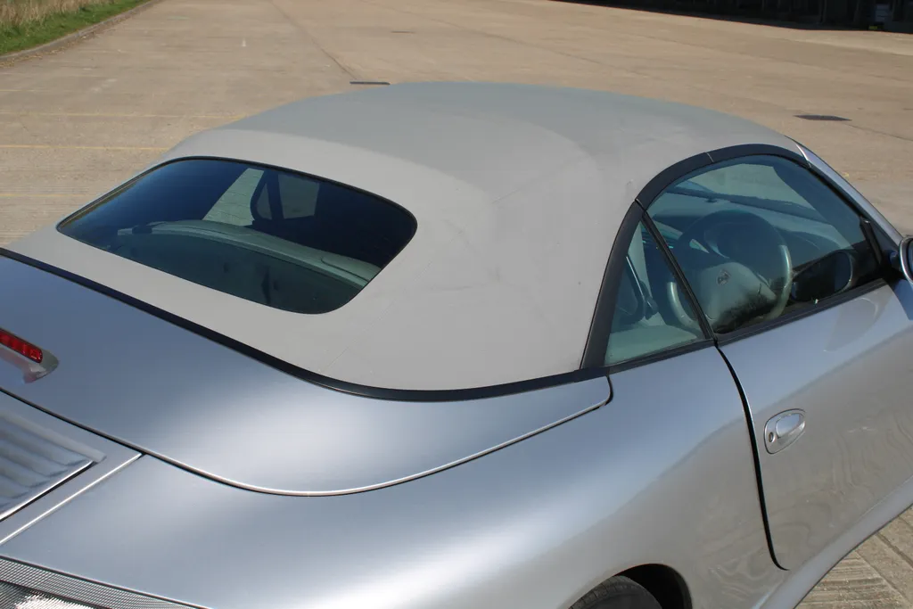Porsche 911 hoqzicm92mjrw4yw2oowt