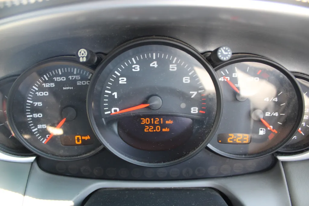 Porsche 911 xhikm6y3d2txlcc9jv34q