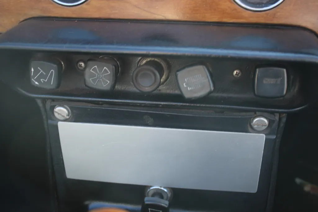 Triumph tr6 qtqoat6j14fyzk4cfttjl