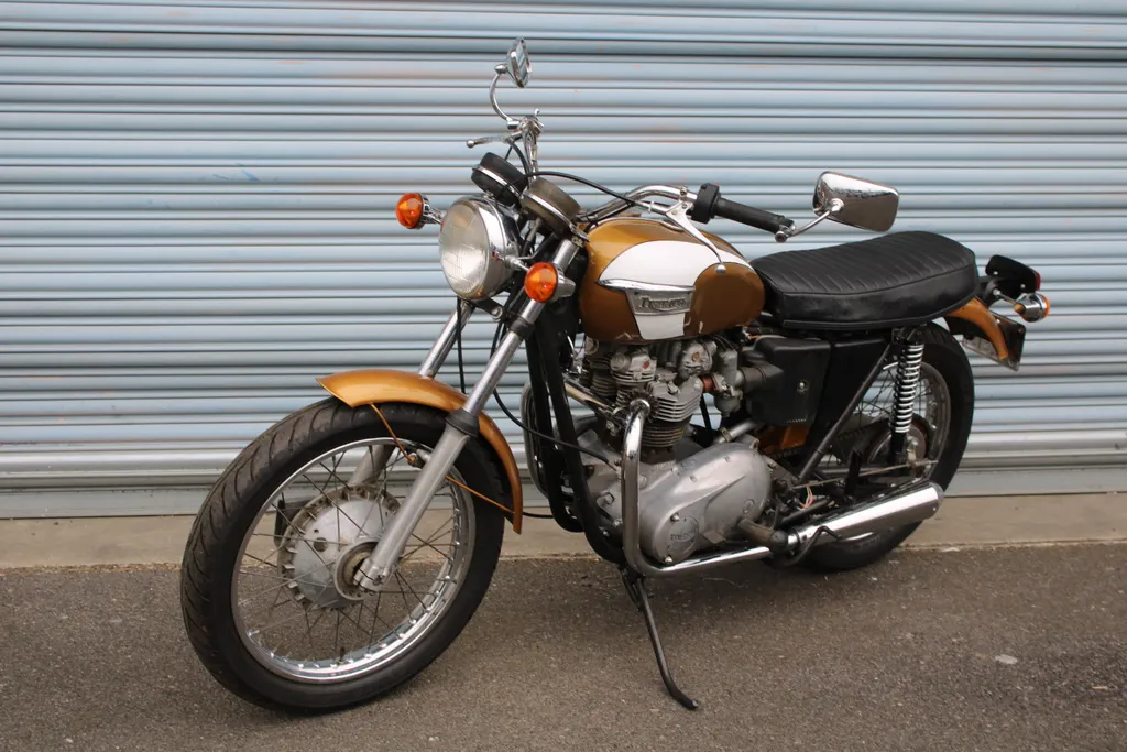 Triumph bonneville azzokvq4mh1ad0lxyicll