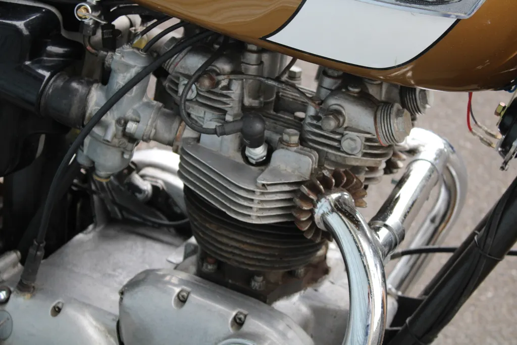 Triumph bonneville jvmsyyxpavrdugkyp9if2