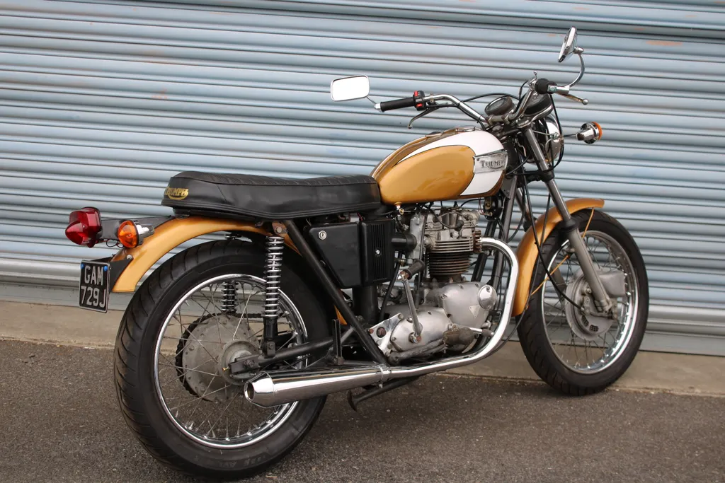 Triumph bonneville noixnc4ivmi0wnnsxt4vm