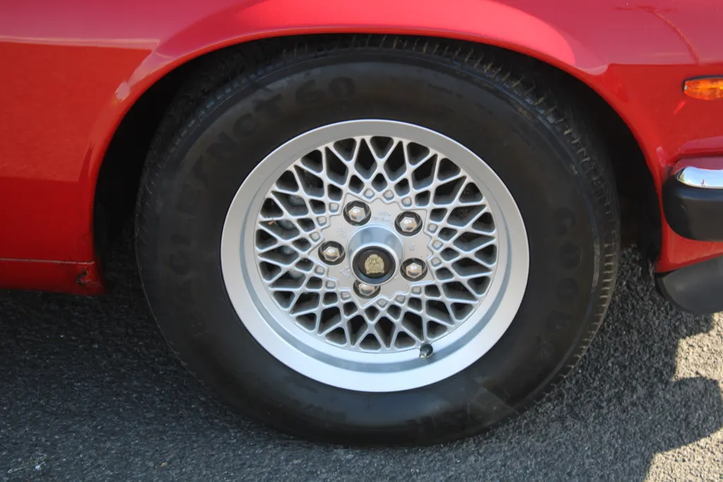 Jaguar xjs m4amdyxbgo6gewce6tdee