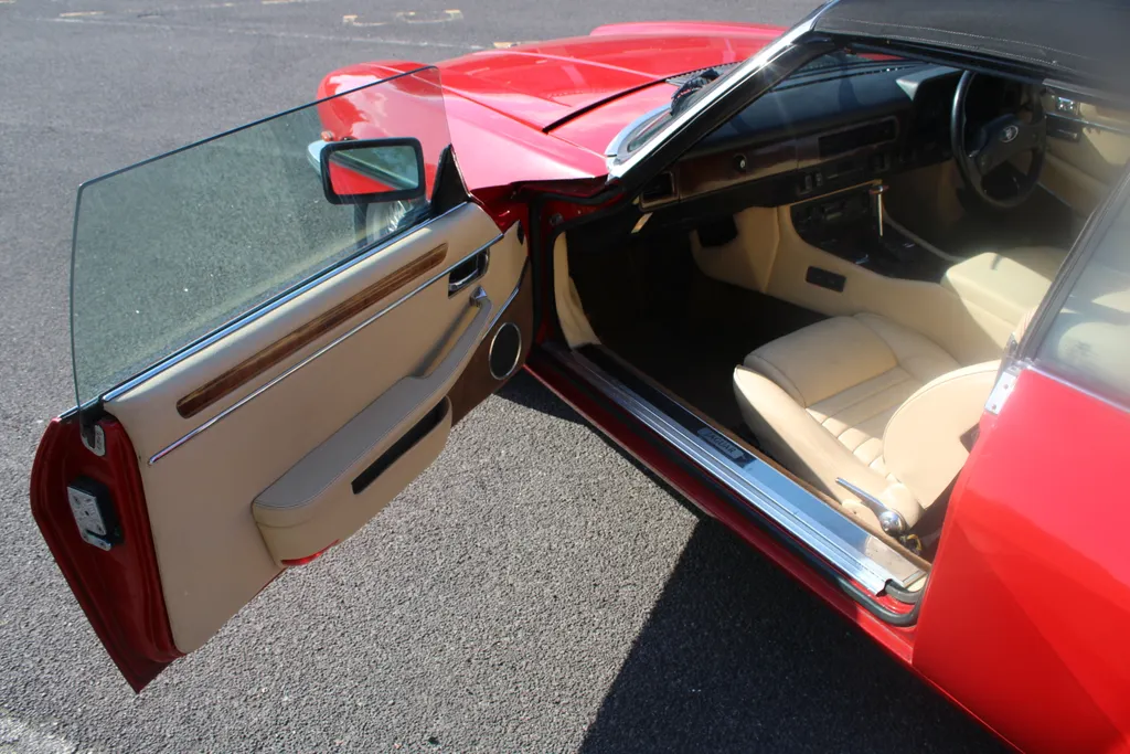 Jaguar xjs sgof9hl8bjlf8qrsq17dy
