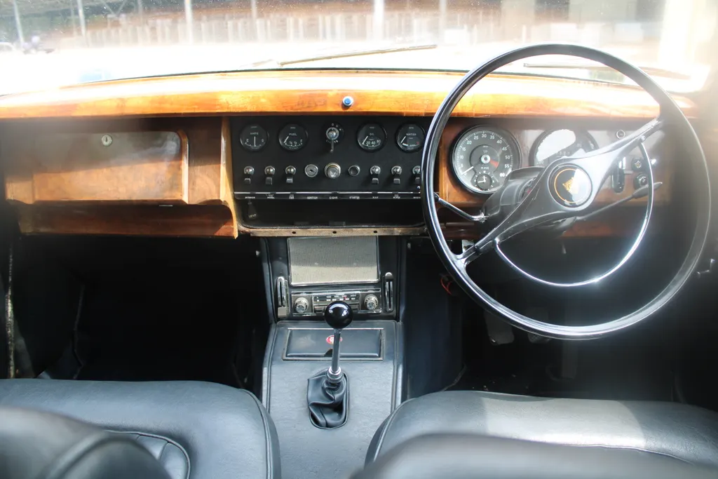 Jaguar 240  xdkbn17fndstntbe d d