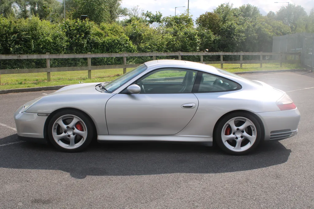 Porsche 911 e8ufeympt0ur4rokeucyy