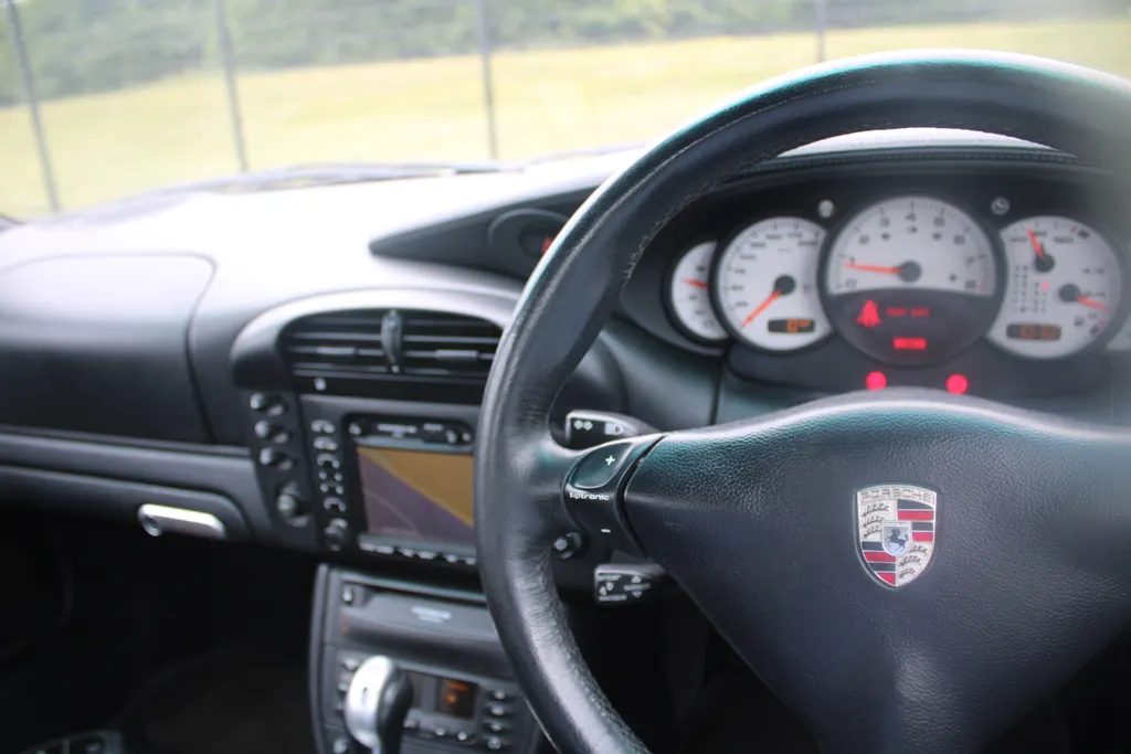 Porsche 911 fexrybmvpvtioj8y7uozm