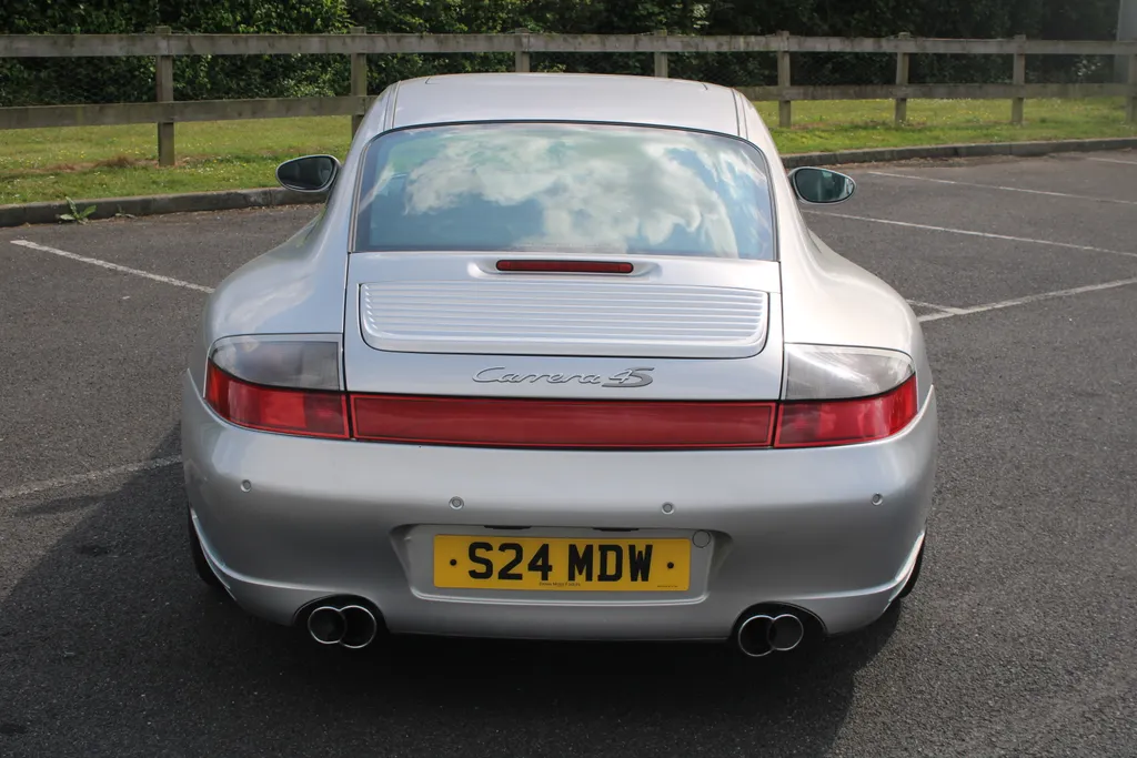 Porsche 911 k7lh5c2uziwwosu5um7bk