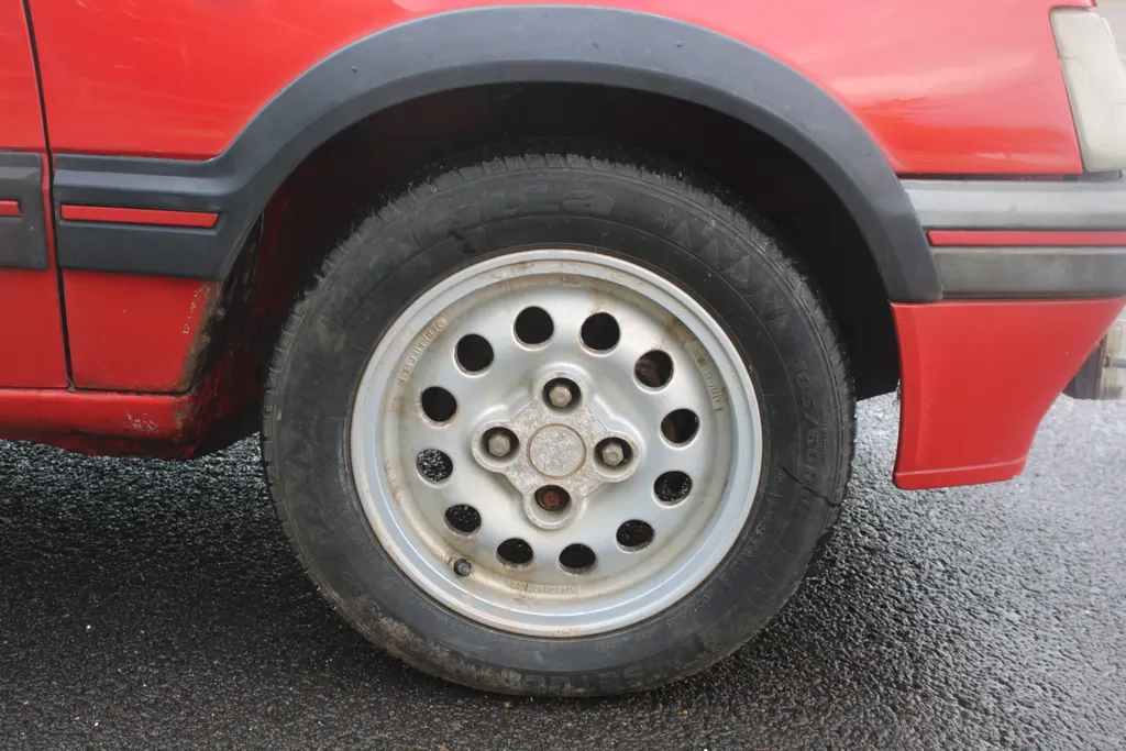 Peugeot 205 lxutsf7r5m2siutxe4h91