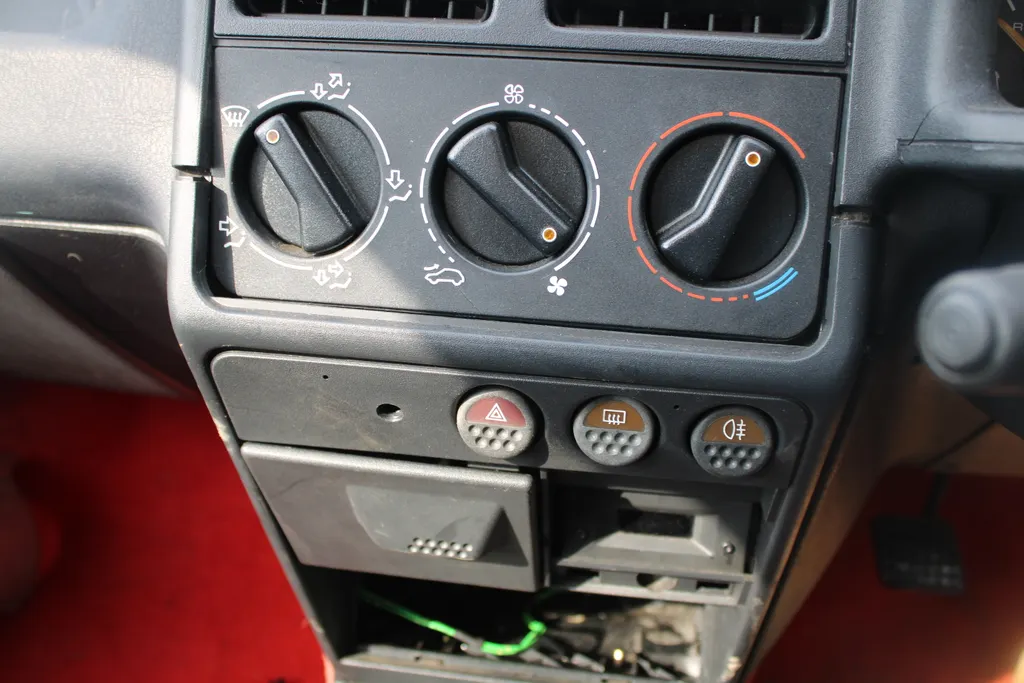 Peugeot 205 mxhsv3fhozbirozqj7f8x