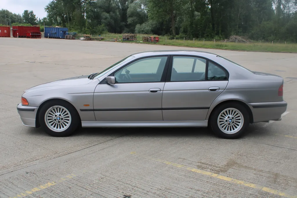 Bmw 5 series 9rsklm42ayc0hiytta03r