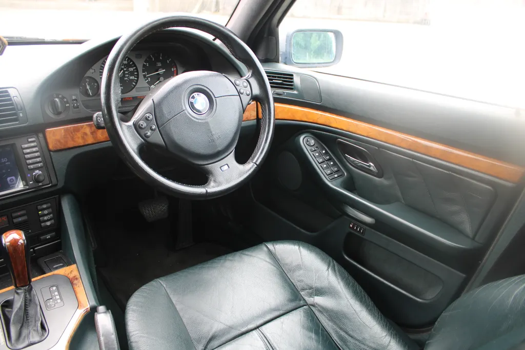 Bmw 5 series dfjnfz9cch9kg0rvjv4q3