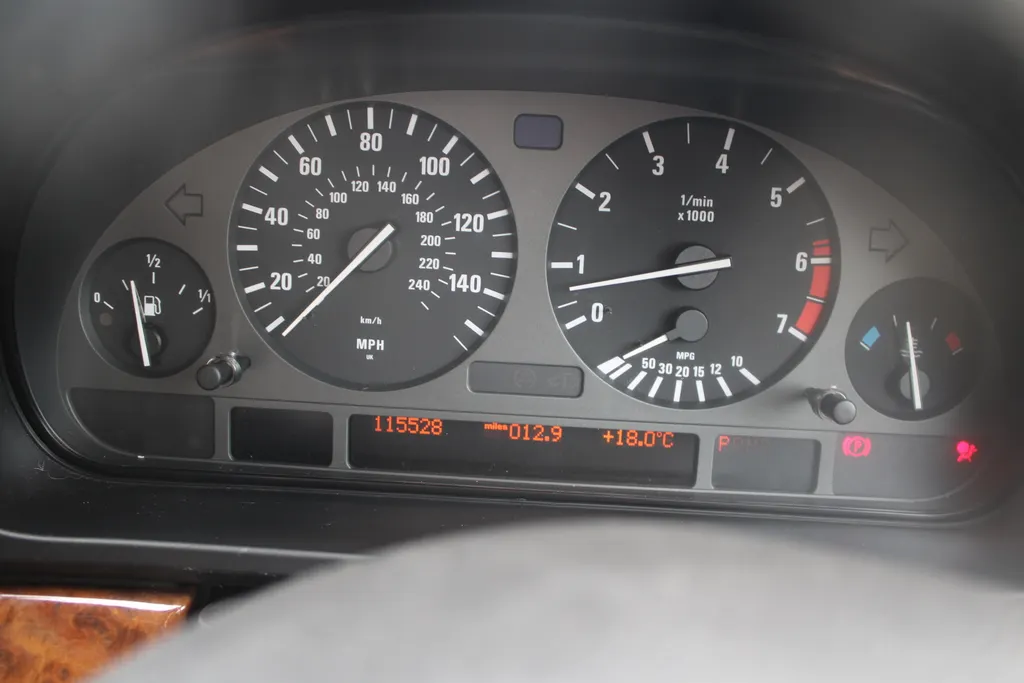 Bmw 5 series dsmn3ssmtyhreof6fjx5v