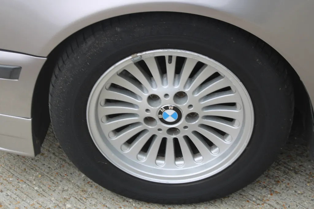 Bmw 5 series svjqfqyomr3q4lpqt8duc