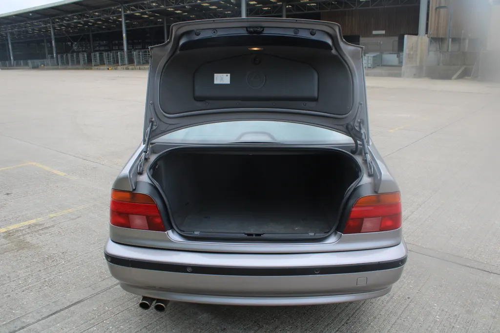 Bmw 5 series uhgkhjlh5ph9pczbcgfha