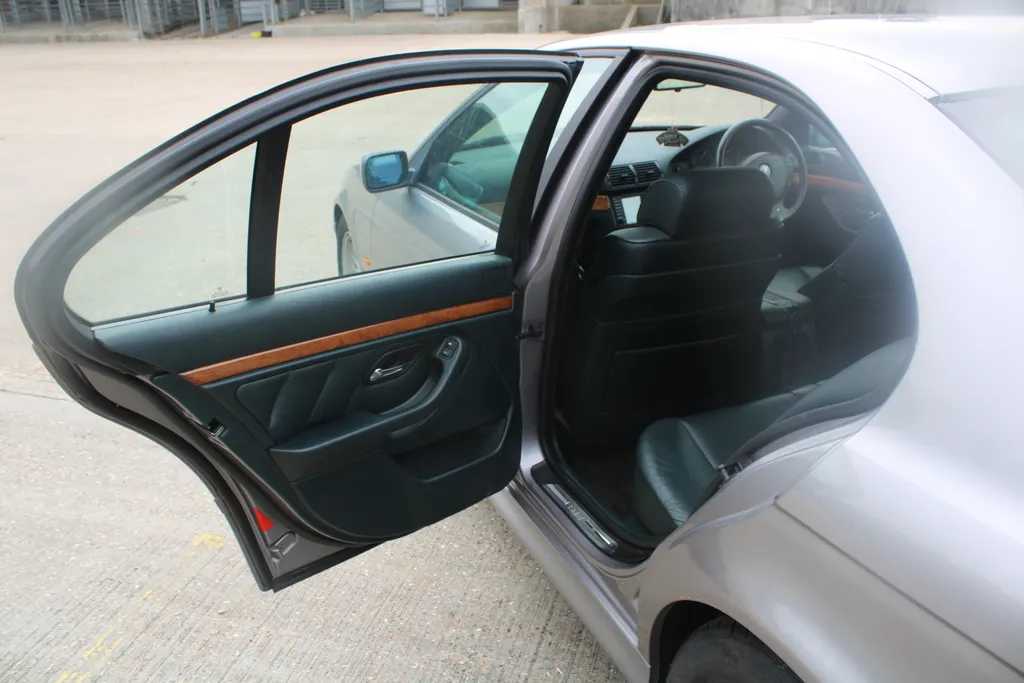 Bmw 5 series k0t6n 2jz98jmyedxxw3o