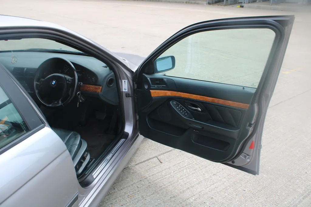 Bmw 5 series lxphe m6cwp3os5poutvp