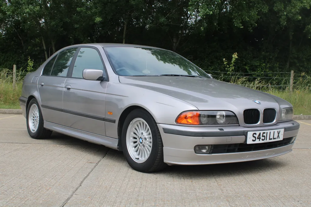 Bmw 5 series njiz34eorz7fci9q3yowi