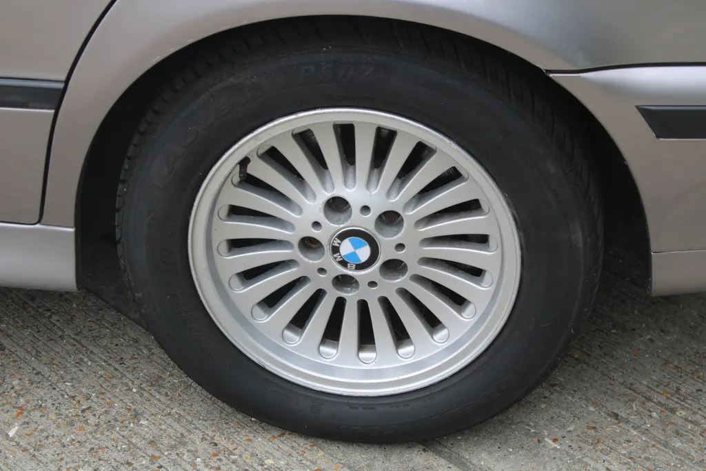 Bmw 5 series yz zfhorqxcfj  3v8 j4
