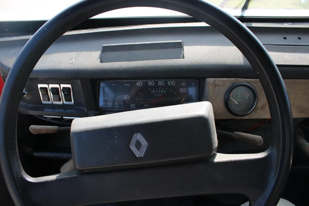 Renault rodeo 4 8xfbysqrkhgyllp pqduo