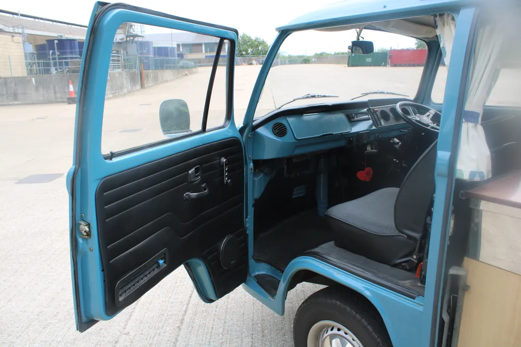 Volkswagen camper van 8inpwtkiov2yebt5lob54