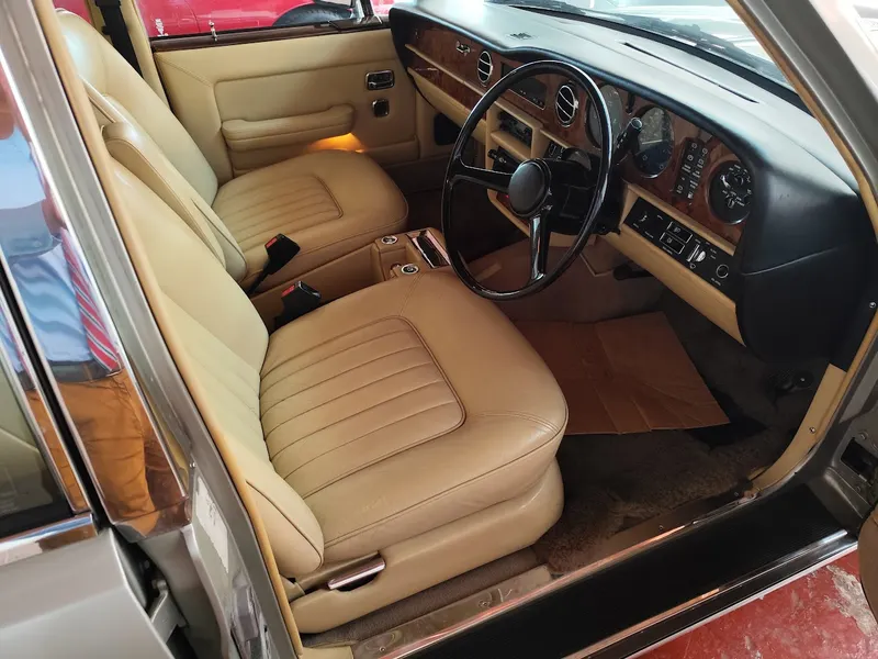 Rolls royce silver spur 070cqtgiynkcgs30yg8zj