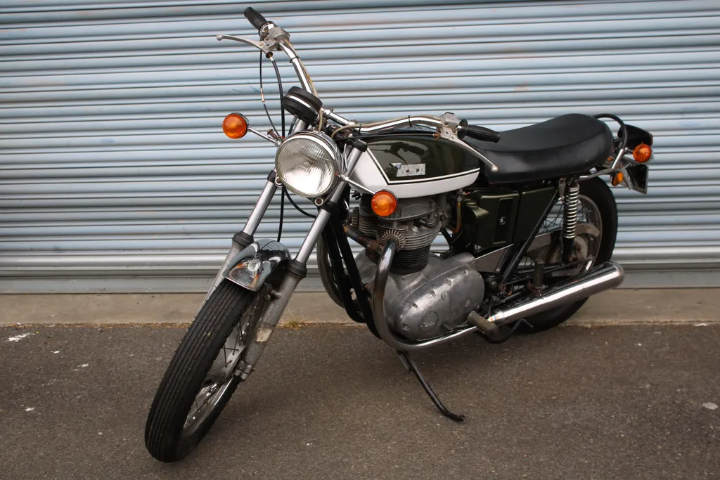 Bsa a65 thunderbolt alyymbmxo1is2hf24u036