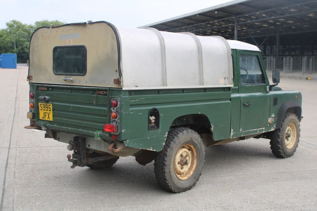 Land rover defender fhxi1zndeij8hjqf7fueq