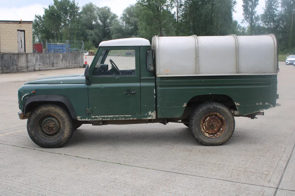 Land rover defender u9mfur9oi5eqfutzbvgyd