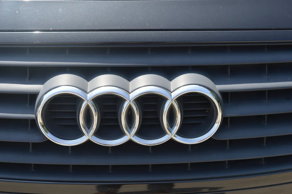 Audi tt ynswfruruowp72kaoaff6