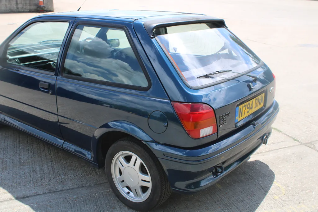 Ford fiesta tbnn d5e9ugbco6yzxnnk