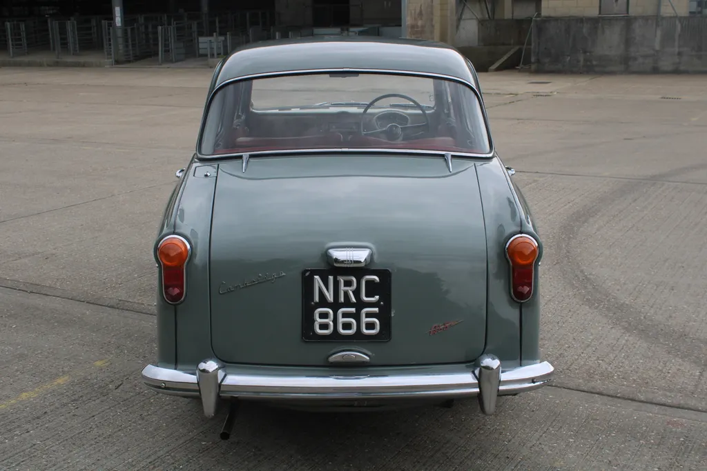 Austin a55 mk1 cambridge tl1kycdgvlriiz4q7ay9p
