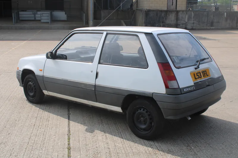 Renault 5 67piluclx7n fcofdfh2f