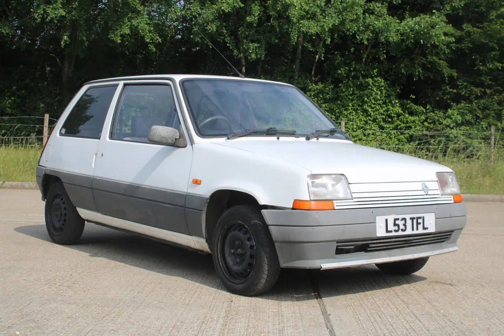 Renault 5 n34zgdktxuwslhpj68sul