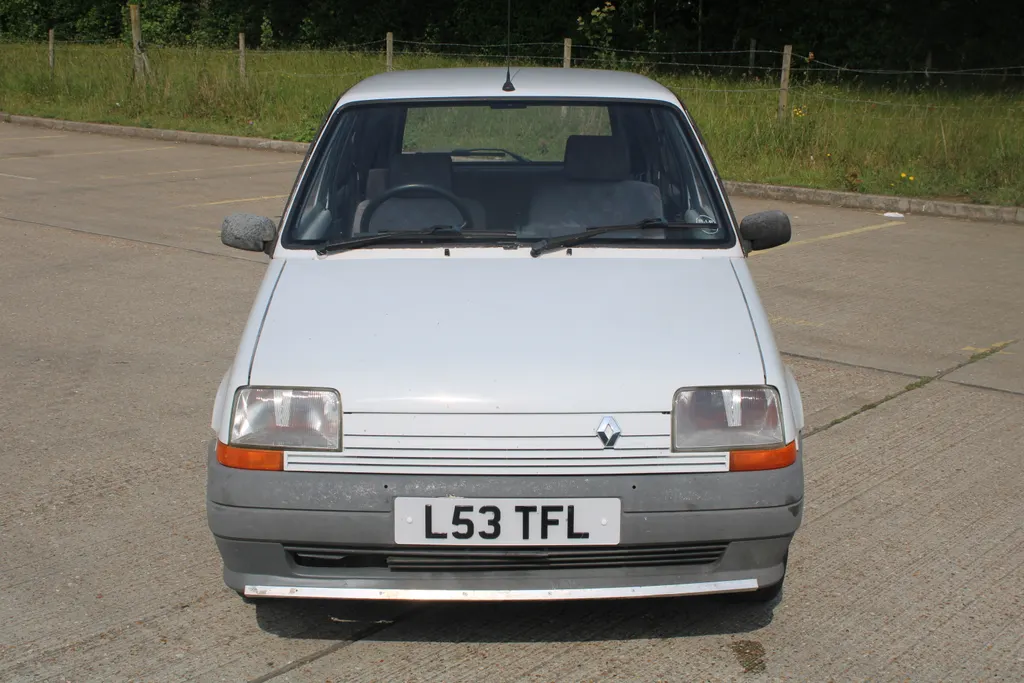 Renault 5 xaryya3fvbqhteejka2gy