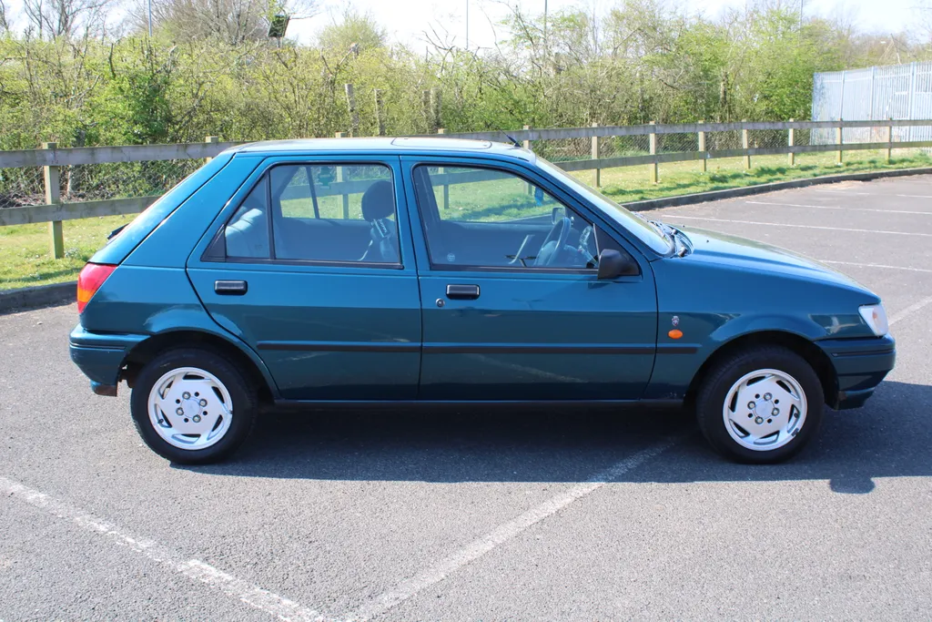 Ford fiesta  2xbfzdnfyzvhrwqsevhd