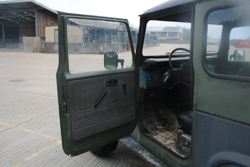 Toyota land cruiser rqlog inl5dz1pjuqume1