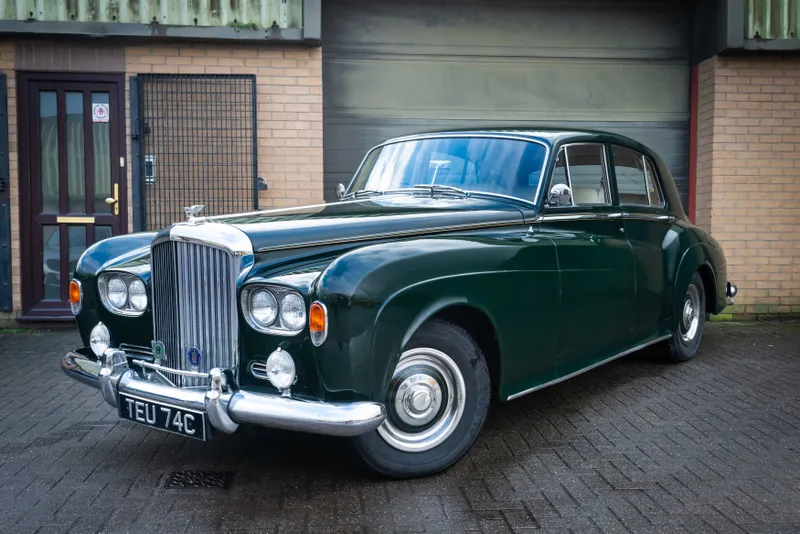 Bentley s3  dfuk6xlqegi83ujrihw6w