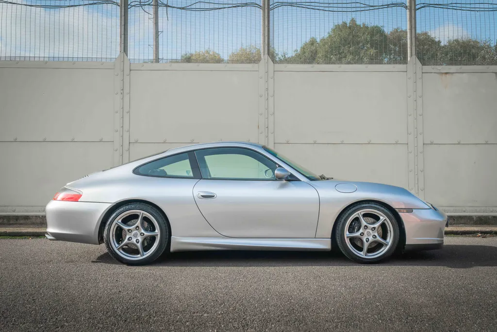 Porsche 911 d3b5l6dwkxpeufozki 2d