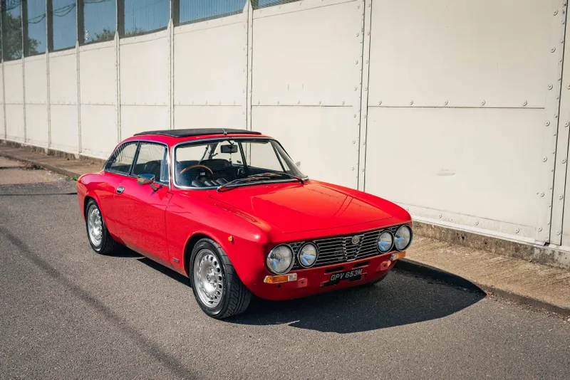 Alfa romeo 2000 gtv  9hwjx9kxucbbxnxjco qi