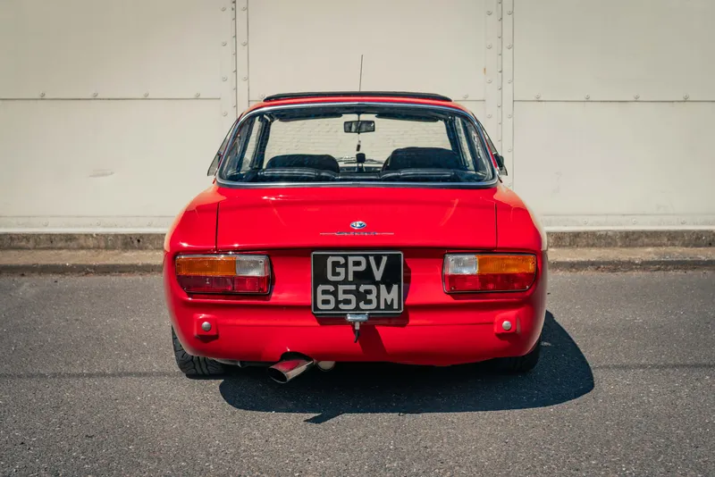 Alfa romeo 2000 gtv  udveelfe8vyadtxenwxyv