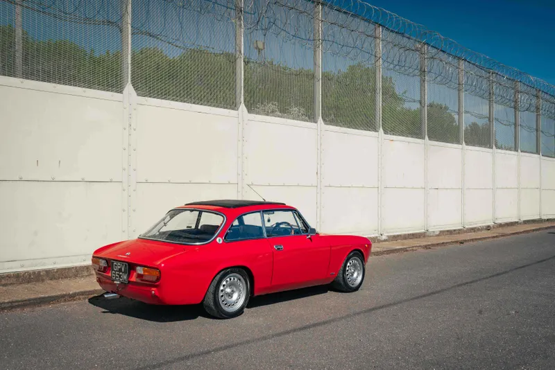 Alfa romeo 2000 gtv  xnkiwyfoteus3xwqfpwkg