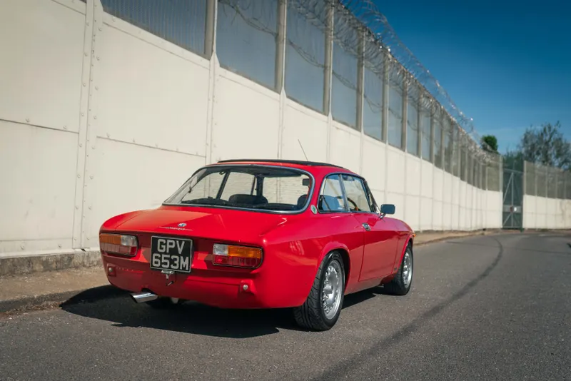 Alfa romeo 2000 gtv  vek9g crp499foayt hqf