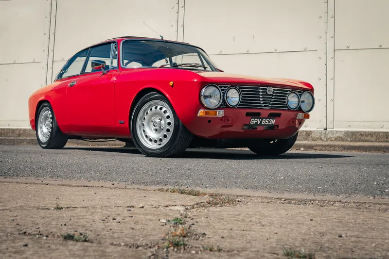 Alfa romeo 2000 gtv  xdmb7rhuhiuoworjo4tpw
