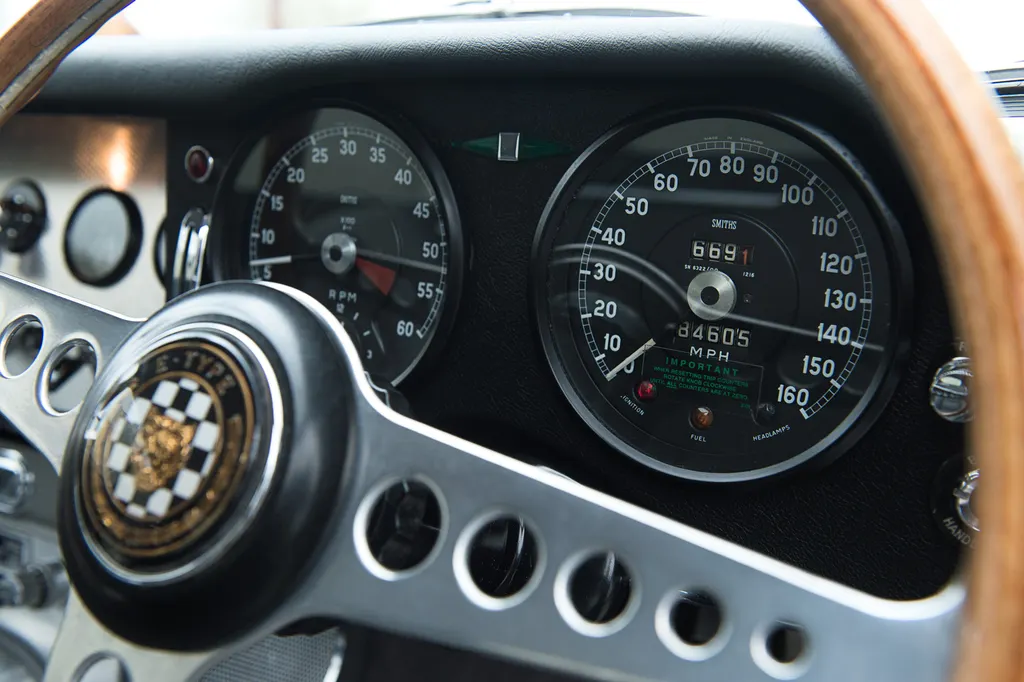 Jaguar e type  dhuw9uwmai1qzycjppm2 