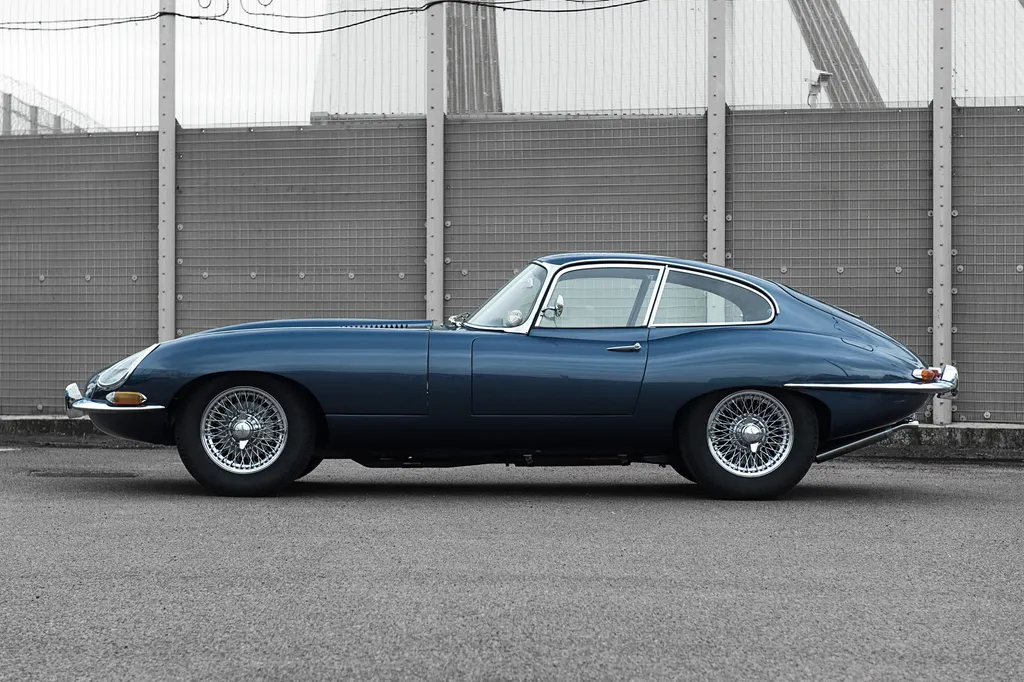 Jaguar e type  fnvcv7ucpugmrsnxas9ie