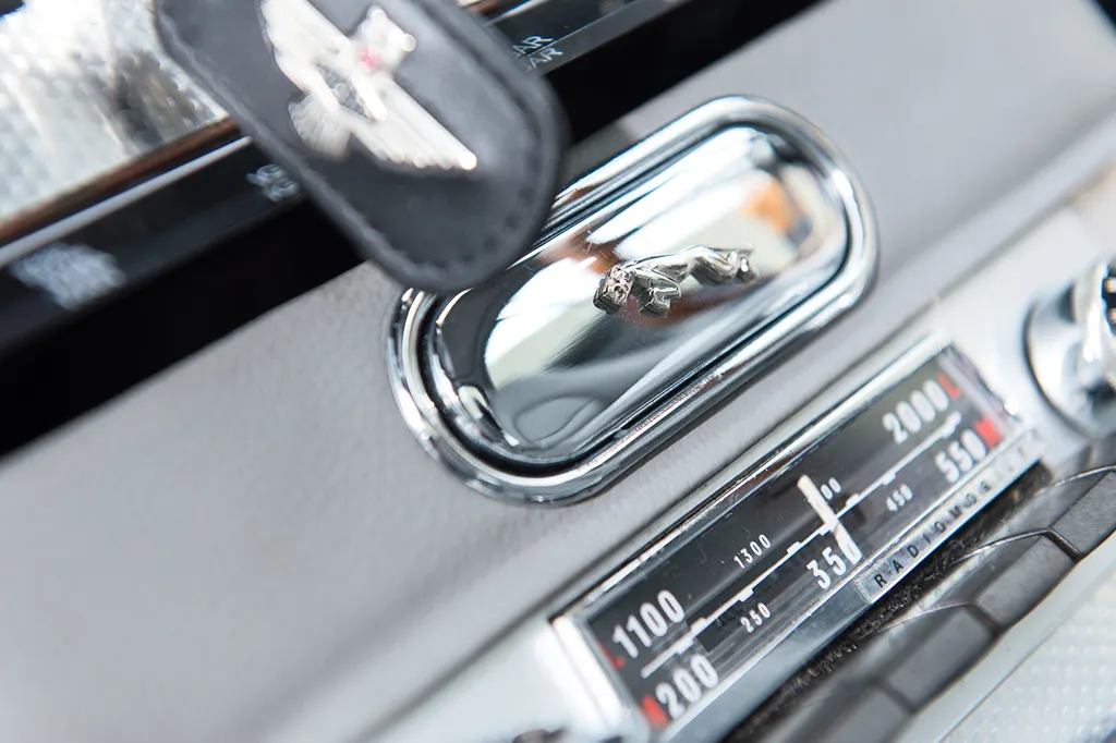Jaguar e type  i3pmuehqpch bsuziwa4n
