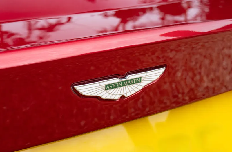 Aston martin db9 cia8yrvp3txai6gbz4q0k