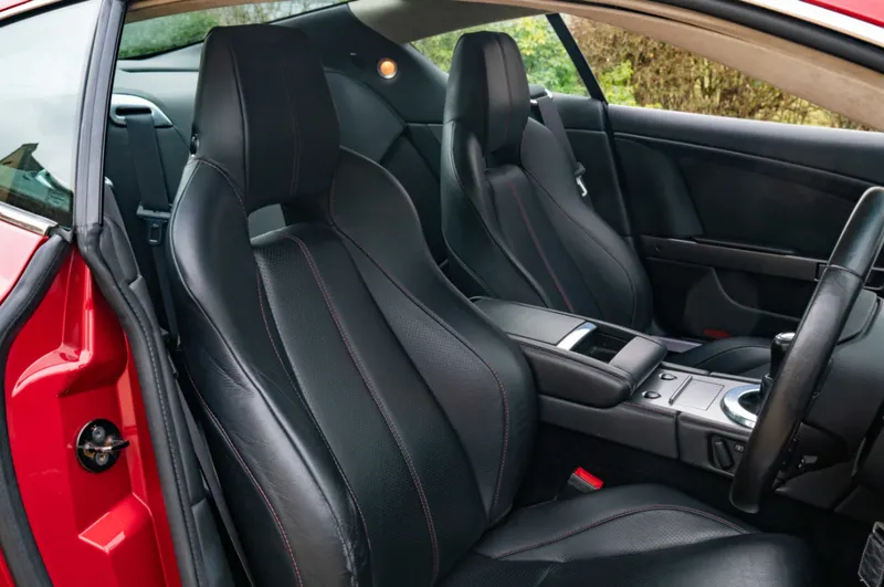 Aston martin db9 vjgdou1uob5lmngshvi8n
