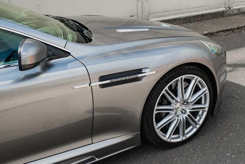 Aston martin dbs ovtfqmdoev7ay ef9k9xy